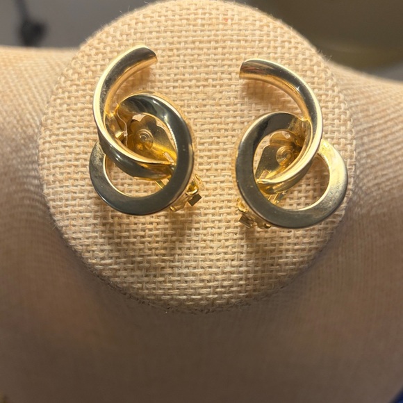 Coro Jewelry - Vintage Coro Gold Swirl Earrings Clip